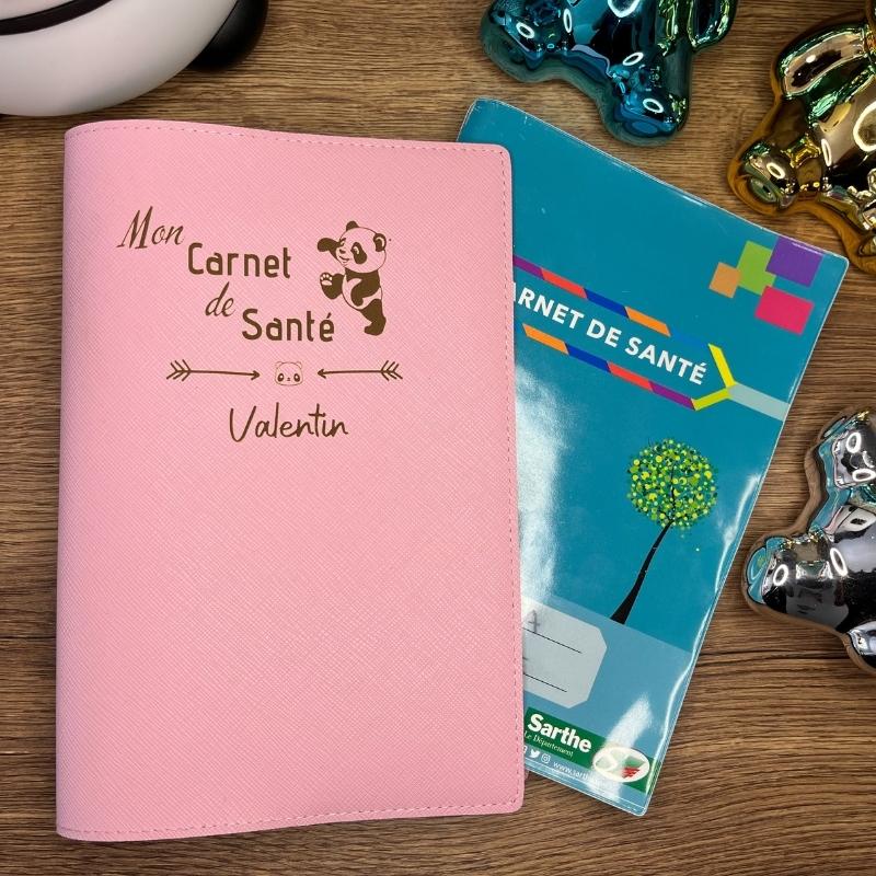 Protège Carnet de Santé Personnalisé Rose